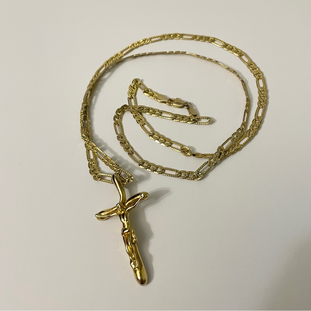 JH Gold Tone Figaro Link Chain Crucifix Necklace